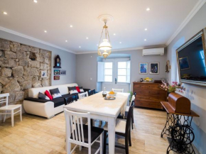 Villa Nives - Three-Bedroom Villa with Terrace and Sea View